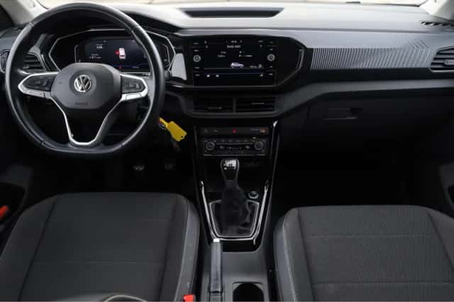 Volkswagen T-Cross (2019) thumbnail 2