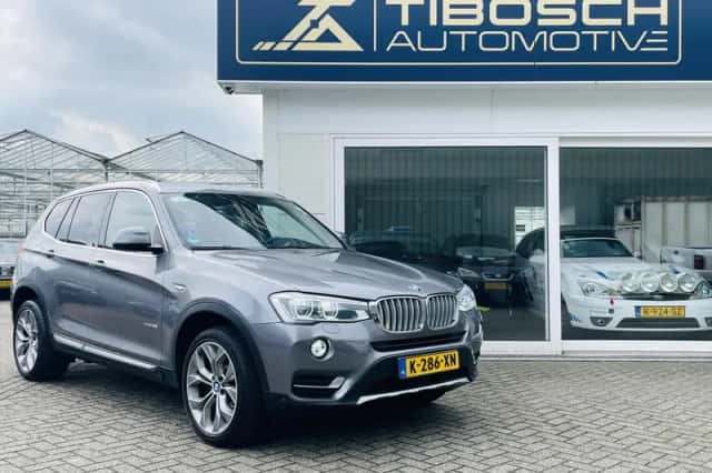BMW X3 (2016) thumbnail 2