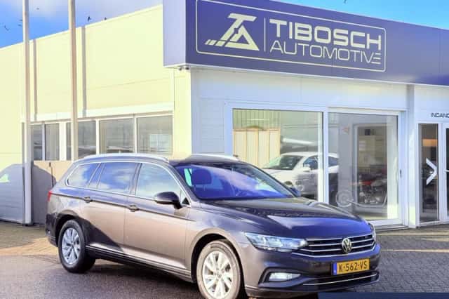 Volkswagen Passat (2021) thumbnail 5