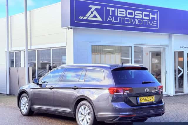 Volkswagen Passat (2021) thumbnail 6