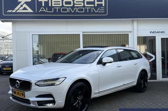 Volvo V90 Cross Country (2018) thumbnail 1