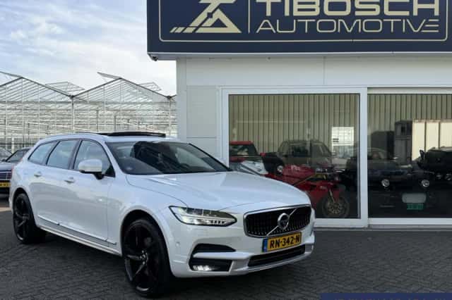 Volvo V90 Cross Country (2018) thumbnail 2