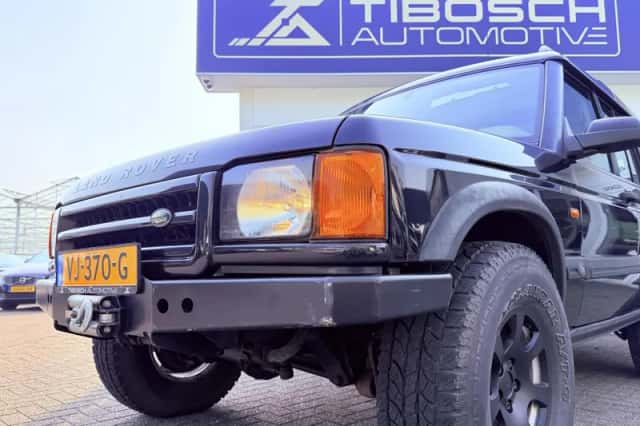 Land Rover Discovery (2001) thumbnail 2