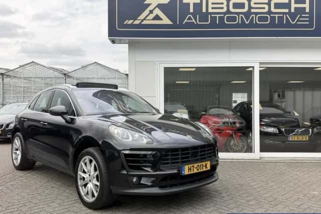 Porsche Macan (2016) thumbnail 2