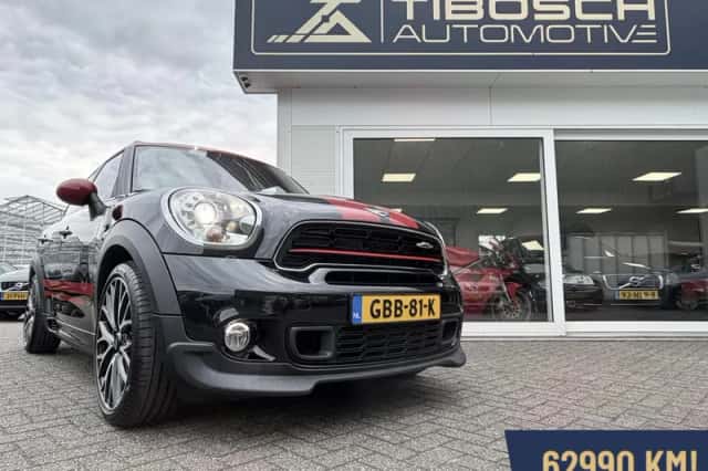 MINI Countryman (2016) thumbnail 3