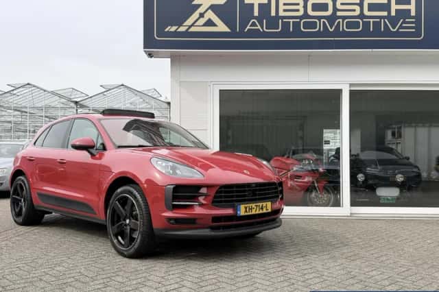 Porsche Macan (2019) thumbnail 2