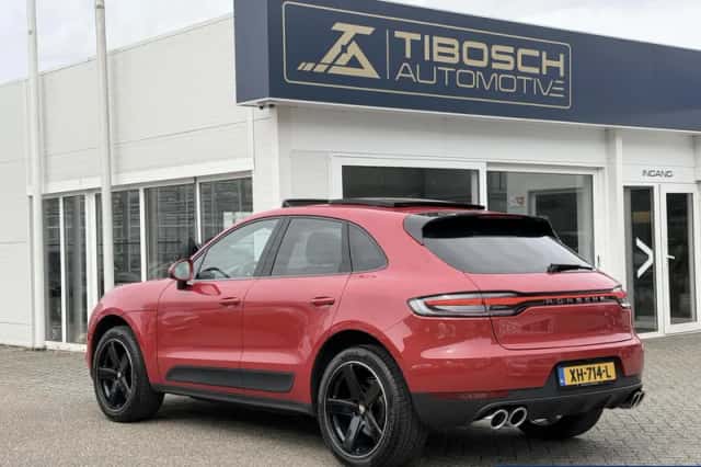 Porsche Macan (2019) thumbnail 3