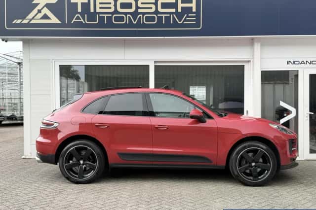 Porsche Macan (2019) thumbnail 5