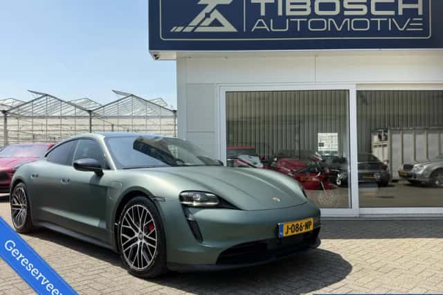 Porsche Taycan (2020) thumbnail 2