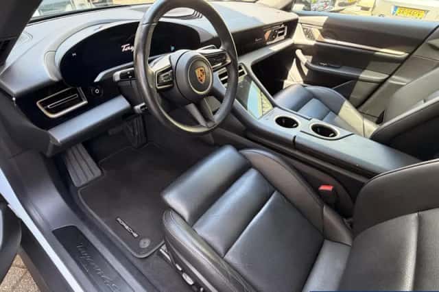 Porsche Taycan (2020) thumbnail 6