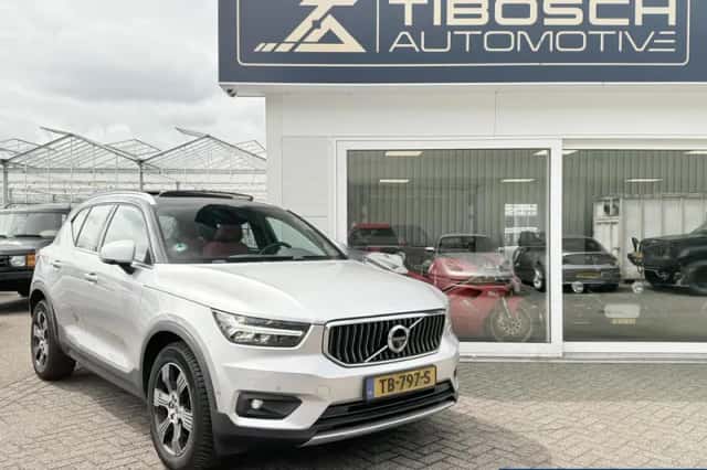 Volvo XC40 (2018) thumbnail 2