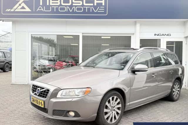 Volvo V70 (2012) thumbnail 1