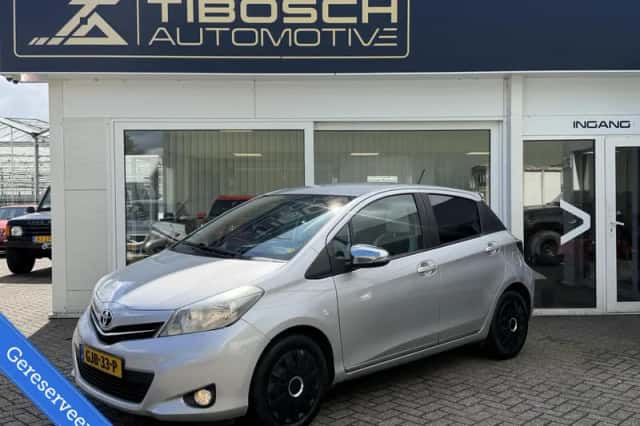 Toyota Yaris (2013) thumbnail 1