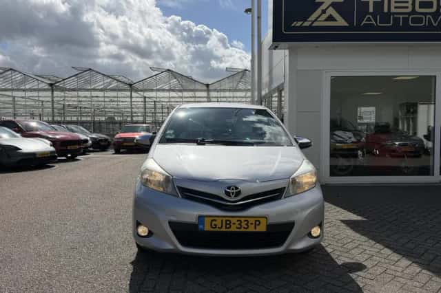 Toyota Yaris (2013) thumbnail 4