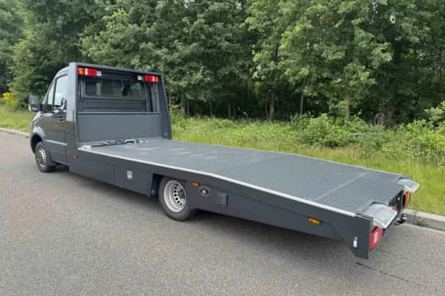 Mercedes-Benz Sprinter (2025) thumbnail 1
