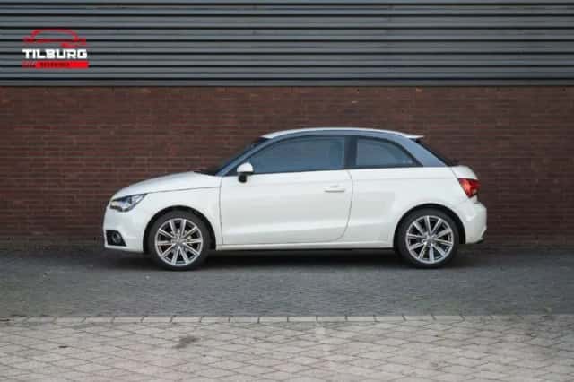 Audi A1 (2011) thumbnail 3