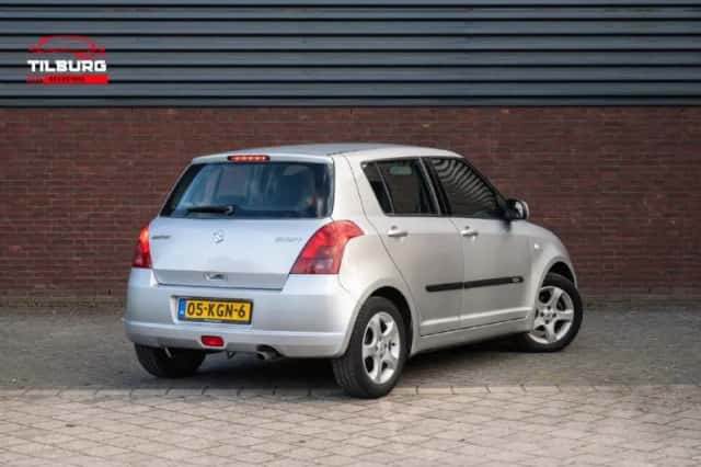 Suzuki Swift (2007) thumbnail 5
