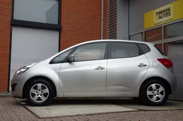 Kia Venga (2014) thumbnail 2