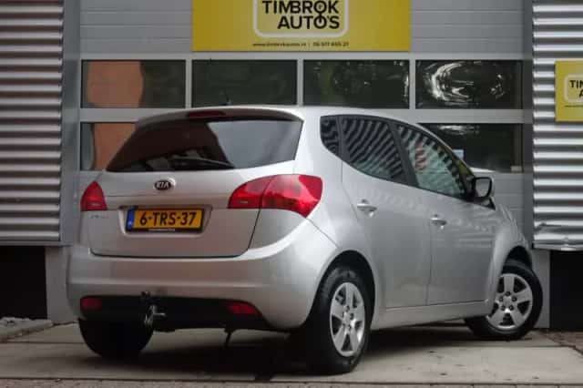 Kia Venga (2014) thumbnail 3