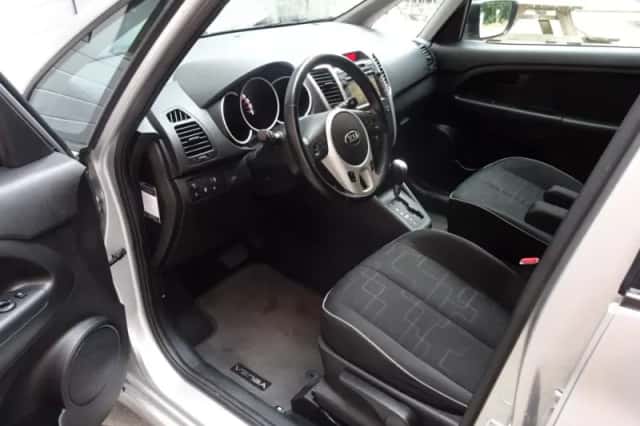 Kia Venga (2014) thumbnail 6