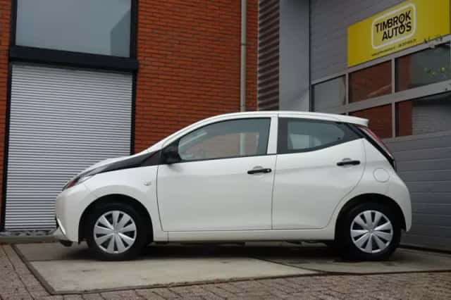 Toyota Aygo (2018) thumbnail 2