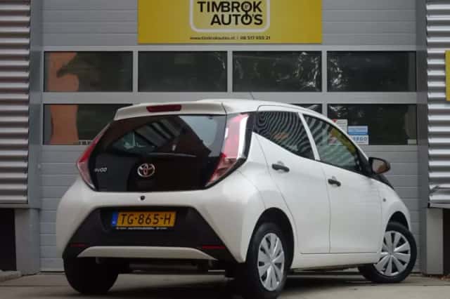 Toyota Aygo (2018) thumbnail 3