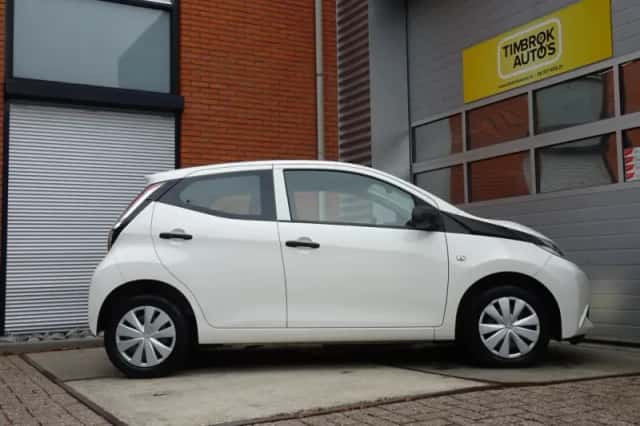 Toyota Aygo (2018) thumbnail 4