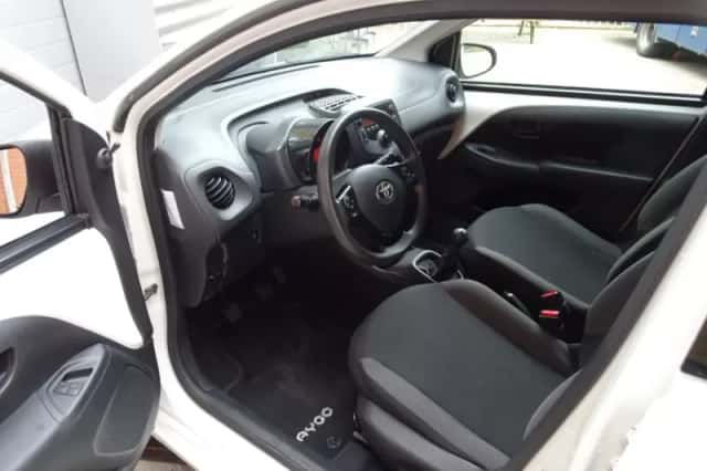 Toyota Aygo (2018) thumbnail 5