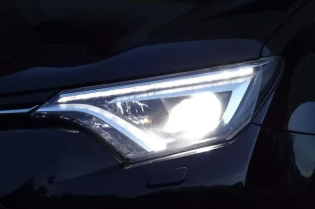 Toyota RAV4 (2018) thumbnail 2