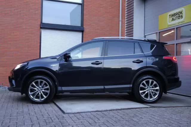 Toyota RAV4 (2018) thumbnail 3