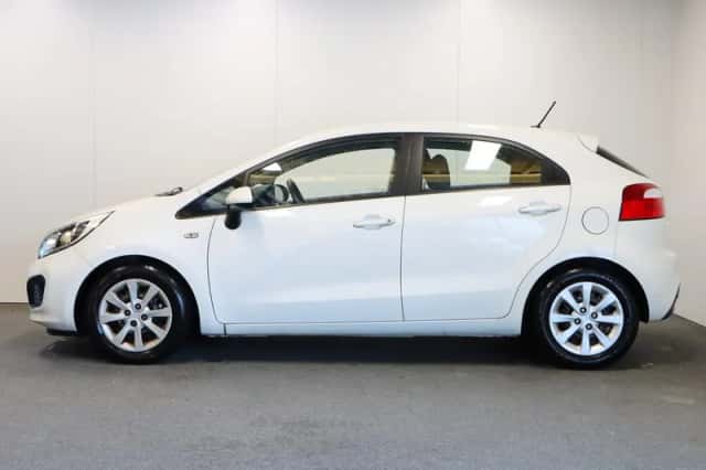 Kia Rio (2014) thumbnail 2