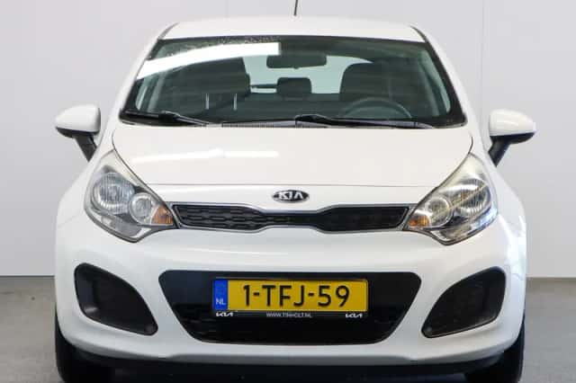 Kia Rio (2014) thumbnail 3