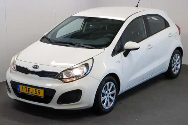 Kia Rio (2014) thumbnail 5