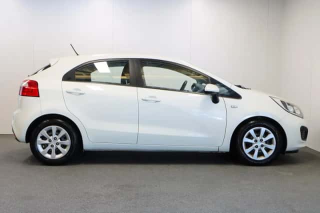 Kia Rio (2014) thumbnail 6