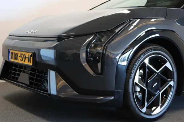 Kia EV4 (2026) thumbnail 5