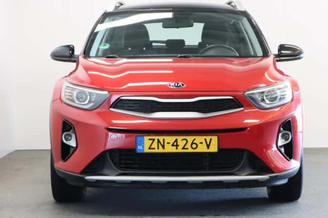 Kia Stonic (2019) thumbnail 3