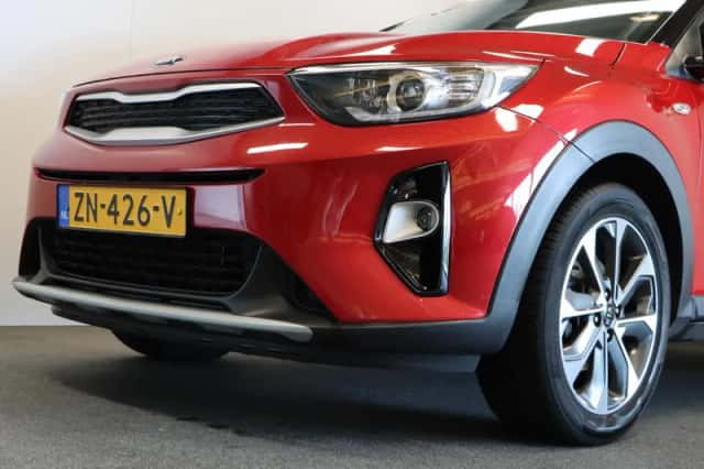Kia Stonic (2019) thumbnail 6
