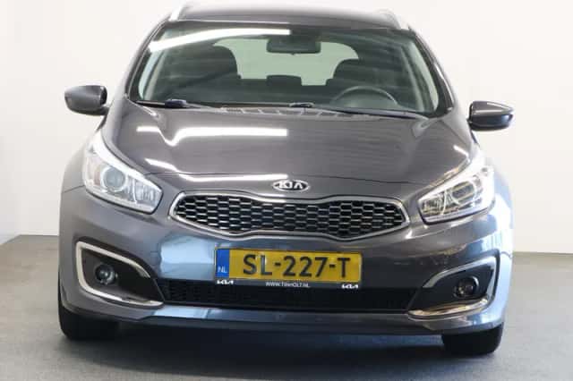 Kia Ceed (2018) thumbnail 3
