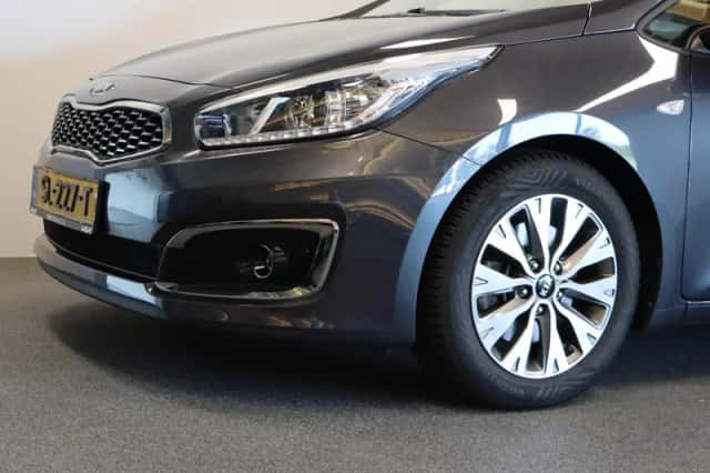 Kia Ceed (2018) thumbnail 5