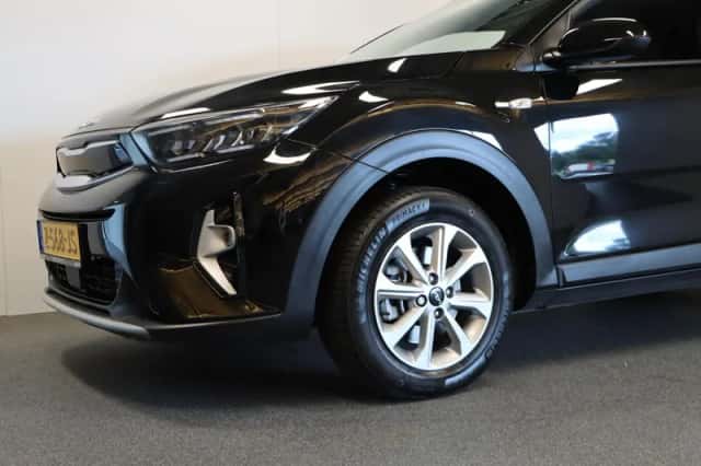 Kia Stonic (2024) thumbnail 5