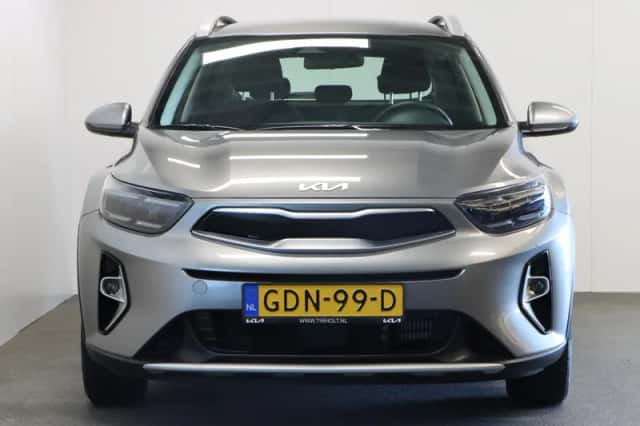 Kia Stonic (2024) thumbnail 3