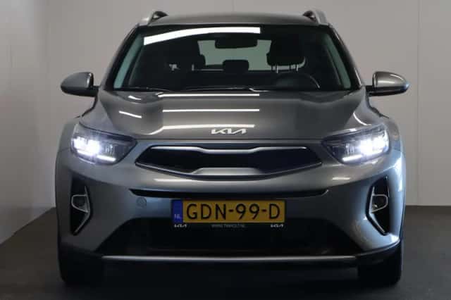 Kia Stonic (2024) thumbnail 4