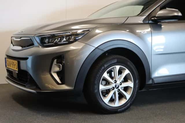 Kia Stonic (2024) thumbnail 5