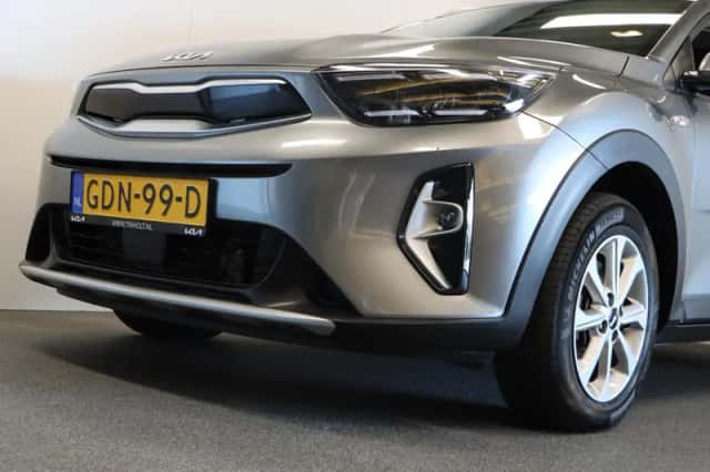 Kia Stonic (2024) thumbnail 6