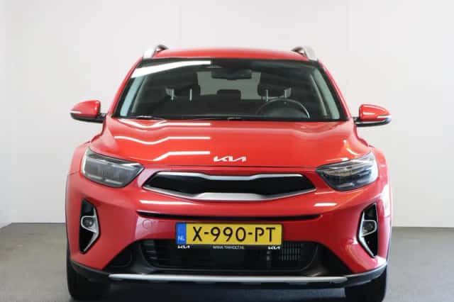 Kia Stonic (2024) thumbnail 3