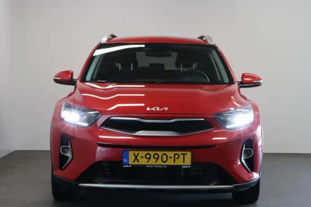 Kia Stonic (2024) thumbnail 4