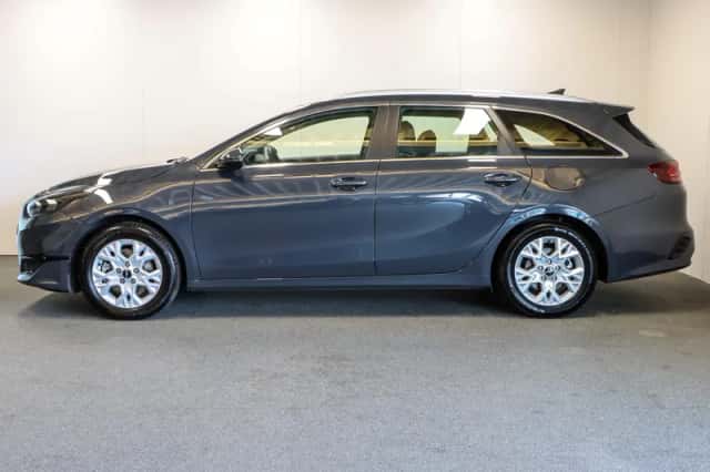 Kia Ceed (2025) thumbnail 2
