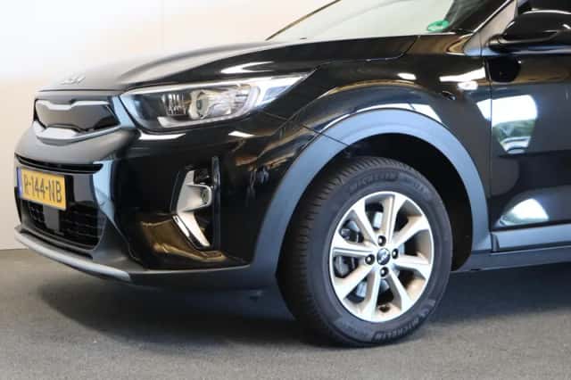 Kia Stonic (2022) thumbnail 5
