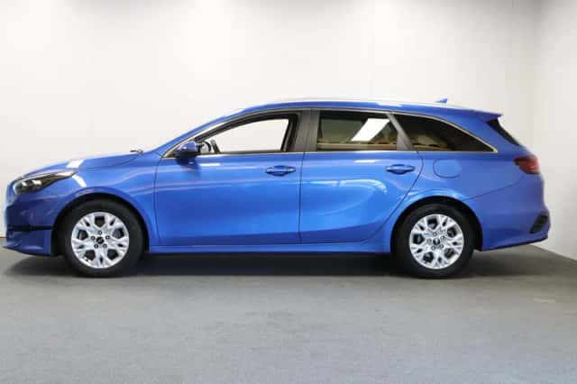 Kia Ceed (2024) thumbnail 2