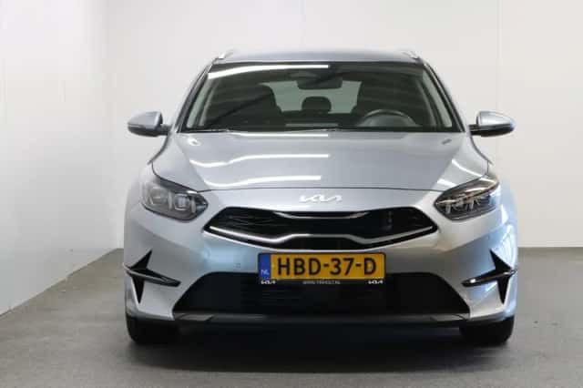 Kia Ceed (2025) thumbnail 3